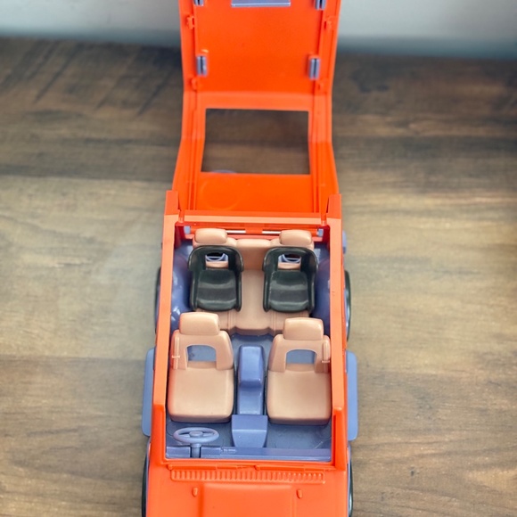 BLUEY HEELER 4WD FAMILY VEHICLE Orange Jeep Toy Car Van Blue Surfboard OPENS! - Picture 3 of 14
